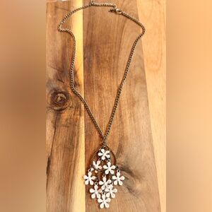 Elegant Floral Pendant Necklace